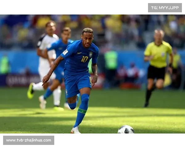 那不勒斯点球绝杀瞬间，球员相拥庆祝逆转胜利